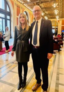Giorgia Latini col ministro dell'Istruzione e del Merito Giuseppe Valditara